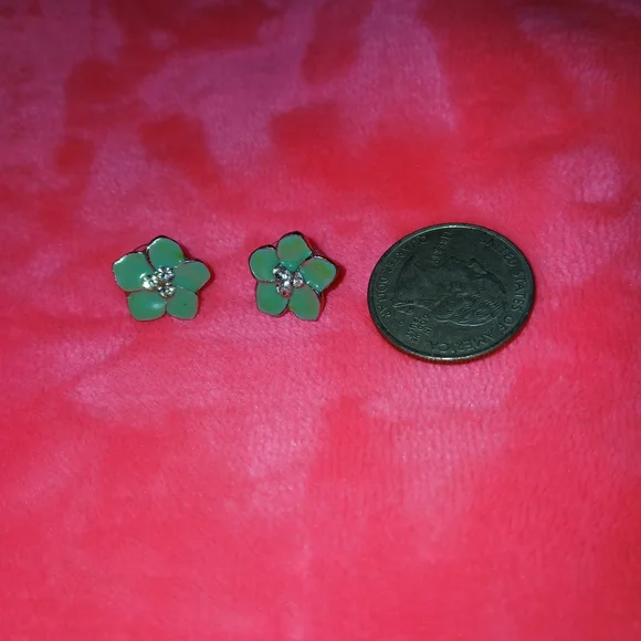 Elegant Mint Floral Enamel Earrings - Picture 5 of 6